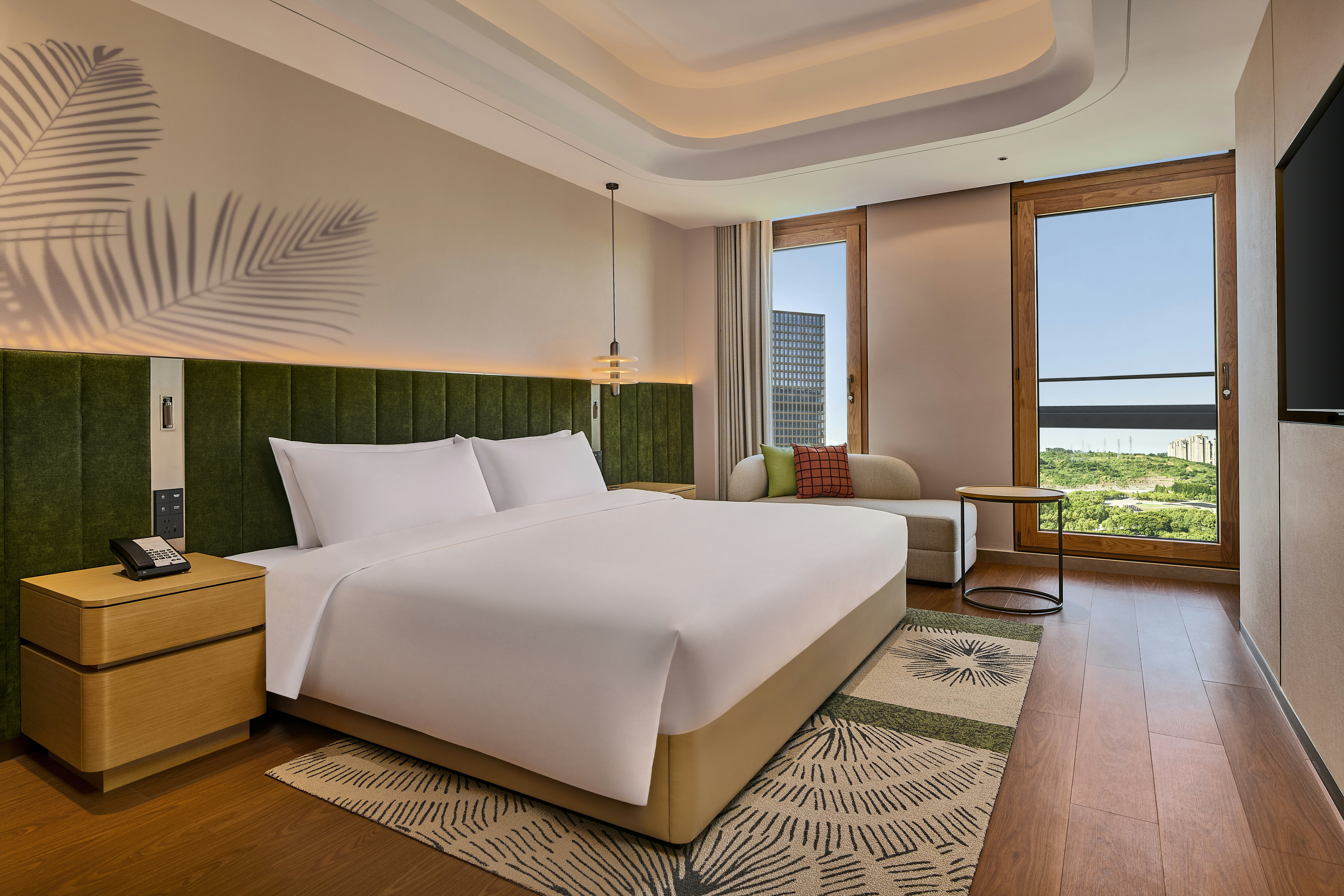 PREMIUM, SUITE, KING BED