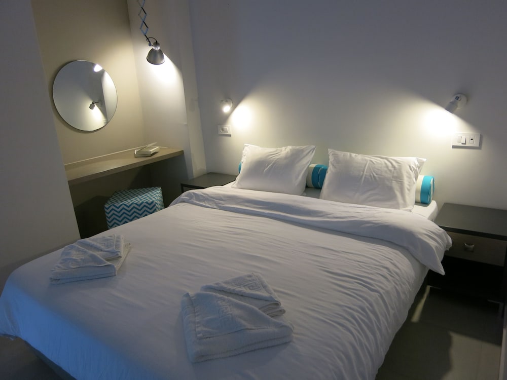 Hotel Amaryllis 11/57