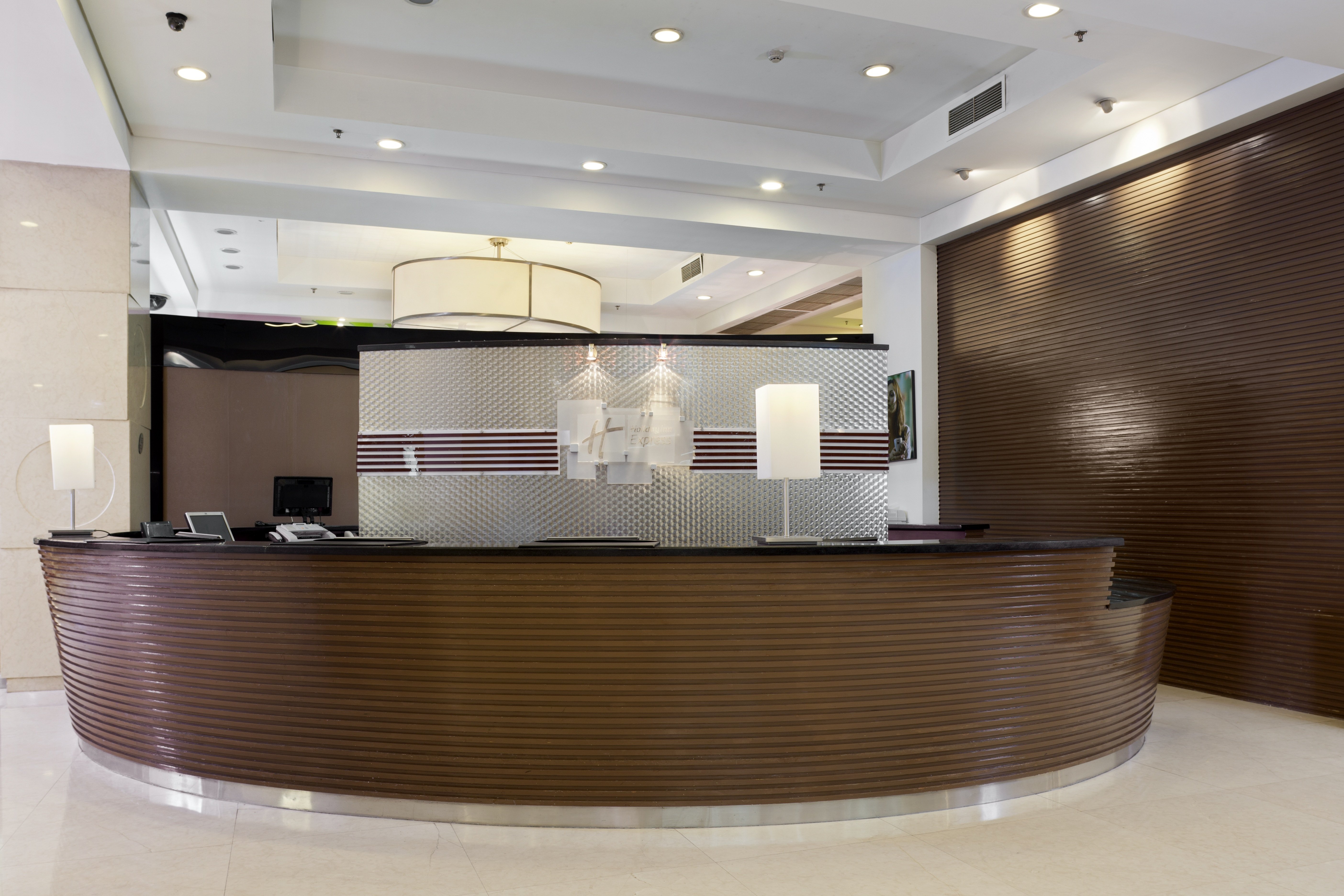 Holiday Inn Express Zhengzhou 7/25