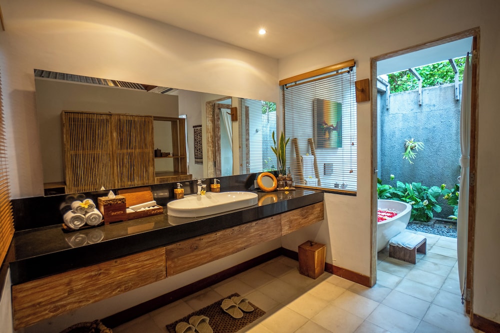 Purana Boutique Resort 75/76
