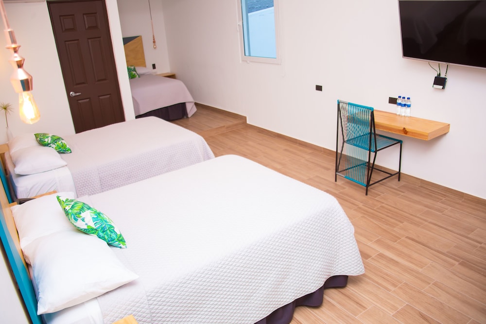 1 BEDROOM, QUADRUPLE