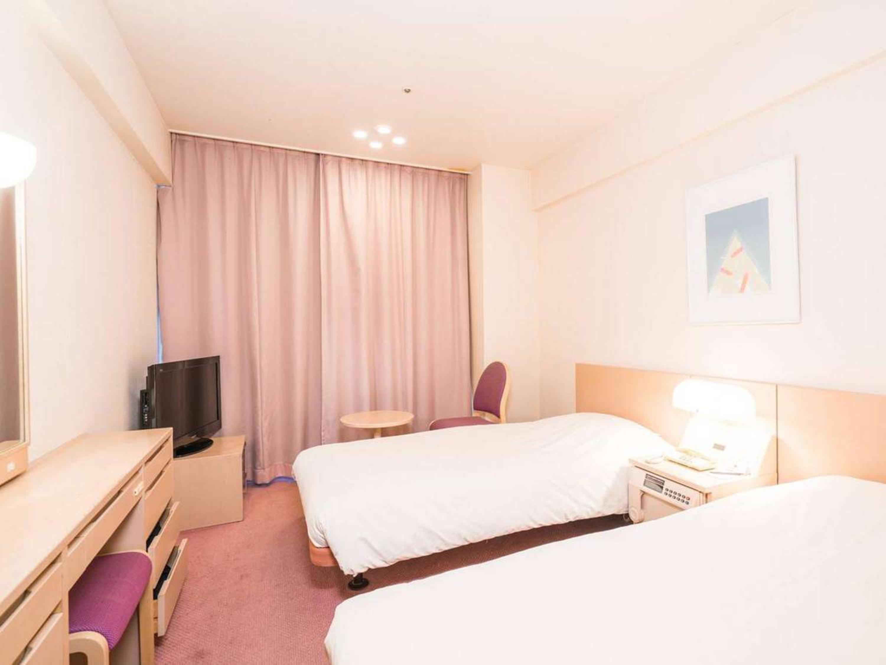 Room, Twin Beds, Riverside, Wing 4