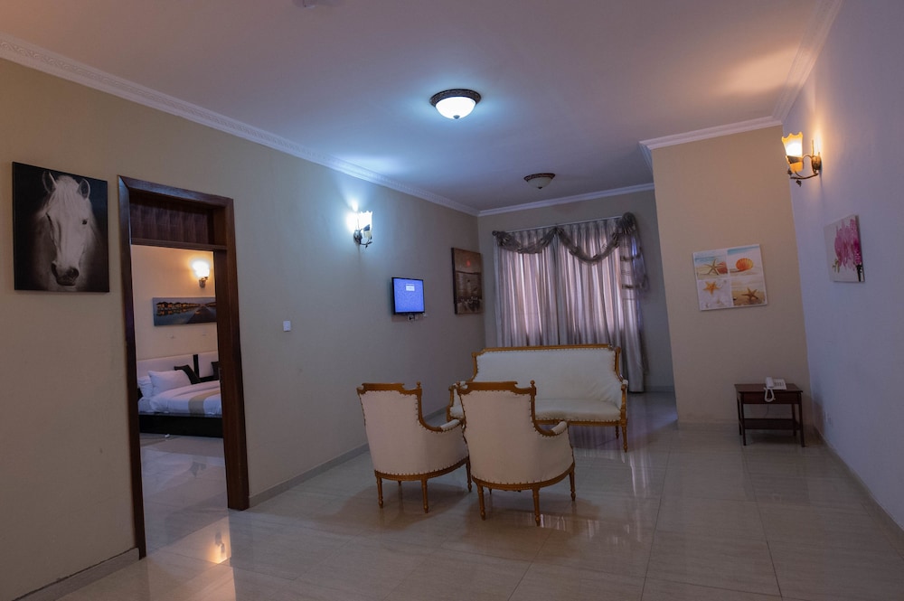 Crystal Rose Ambassador Hotel 17/30