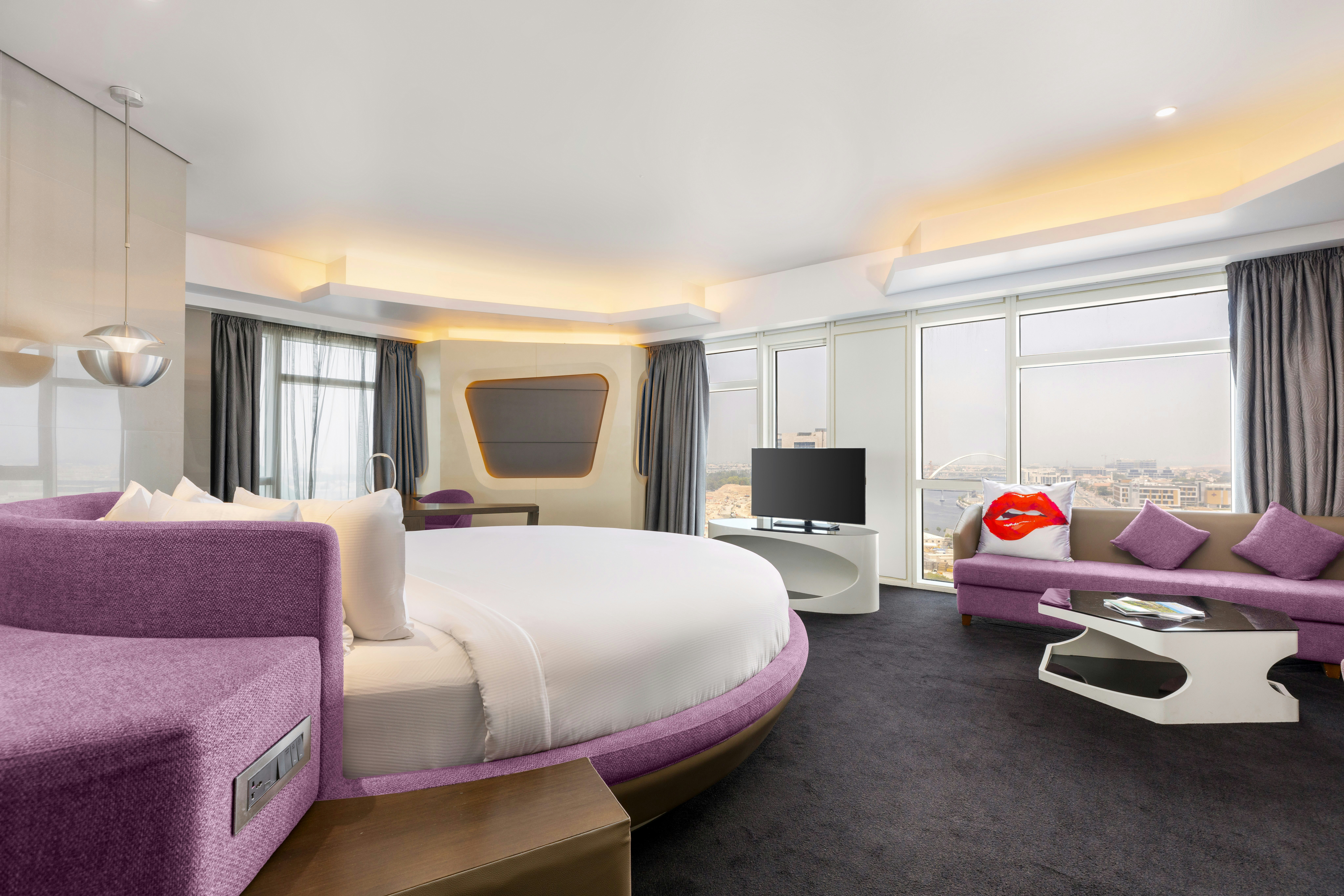 Deluxe, Suite, Round Bed