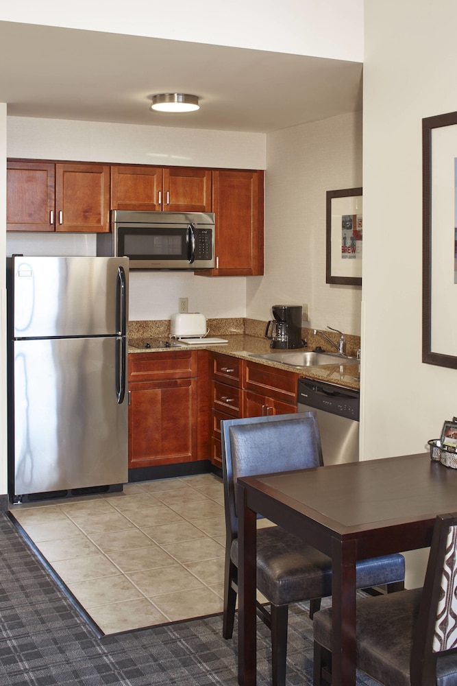 Residence Inn Milwaukee Downtown by Marriott 49/54