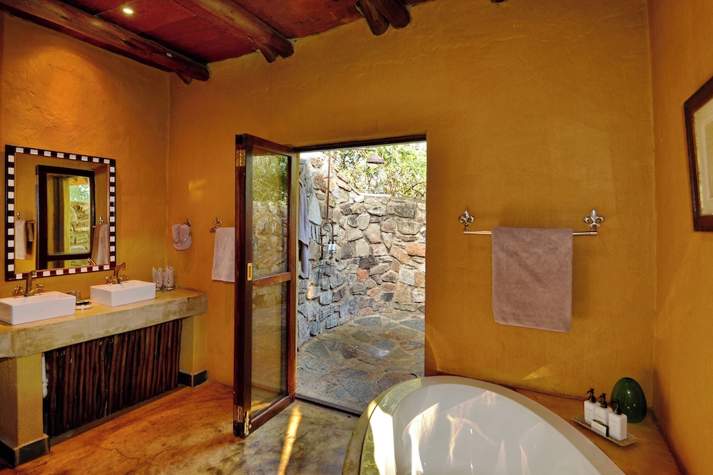 Motswiri Private Safari Lodge 66/67