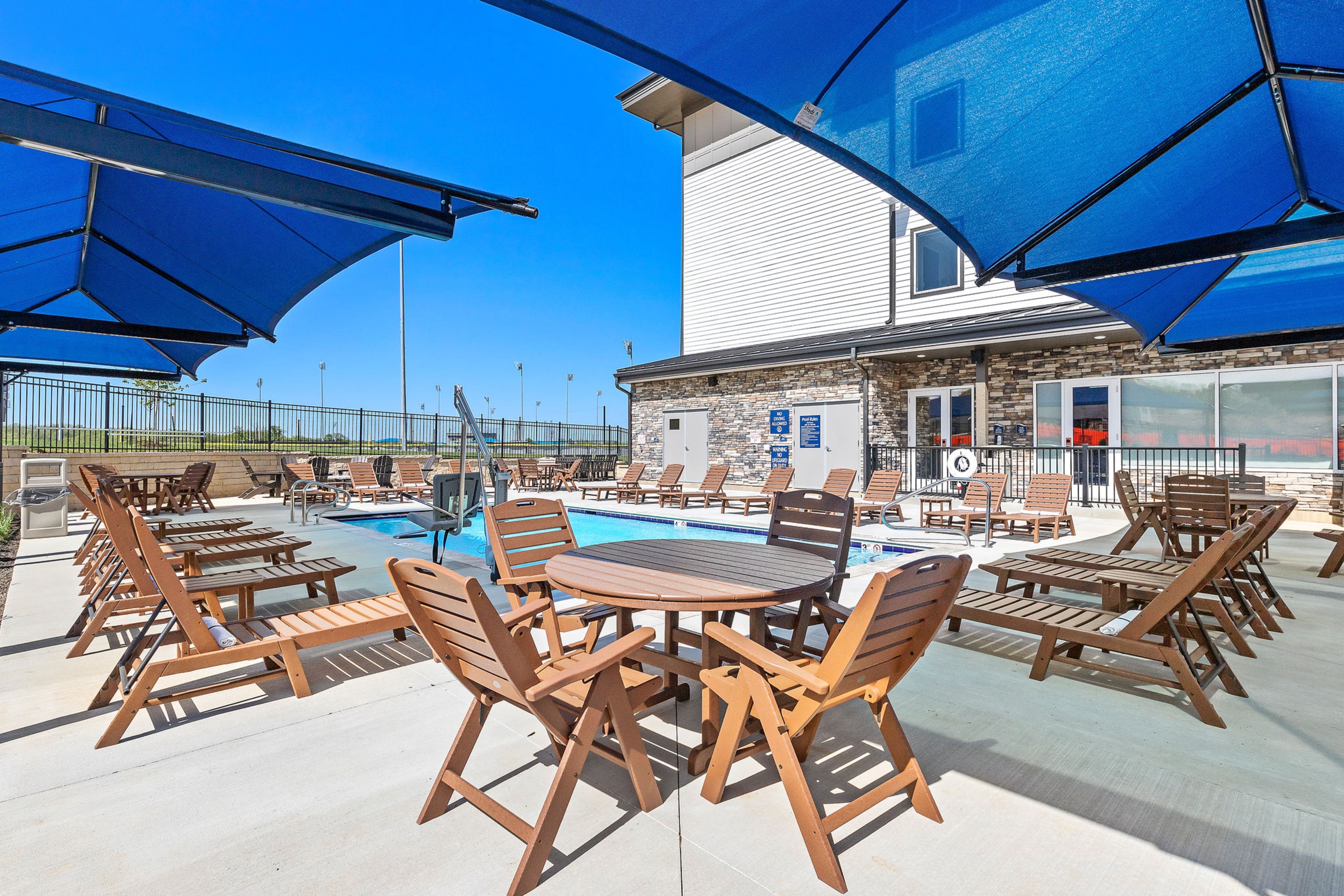 Holiday Inn Express Kansas City North Parkville, an IHG Hotel 35/50