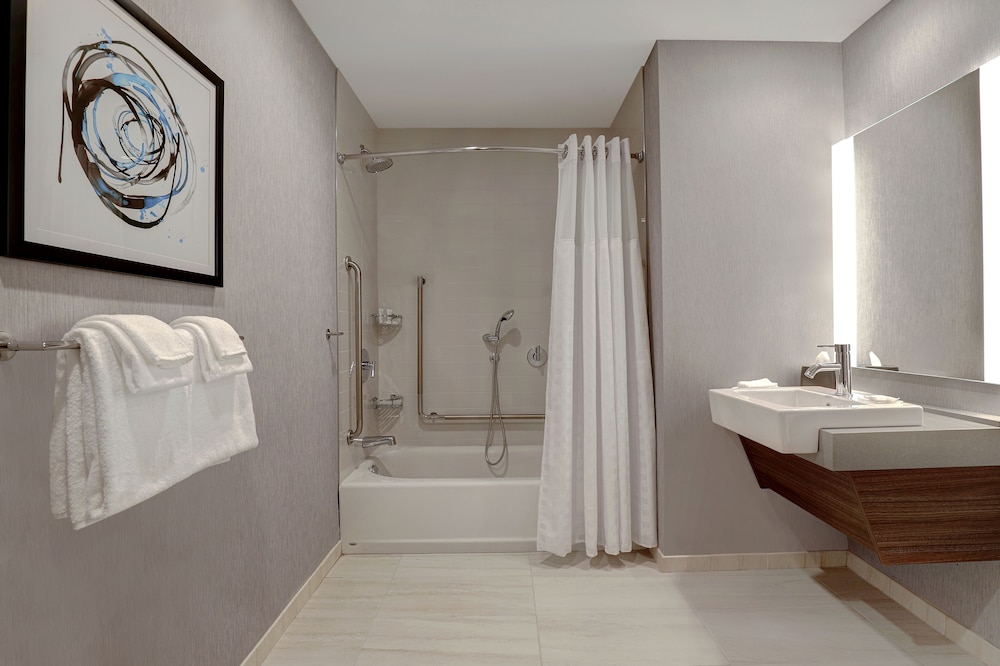 Hyatt Place Ottawa West 50/50