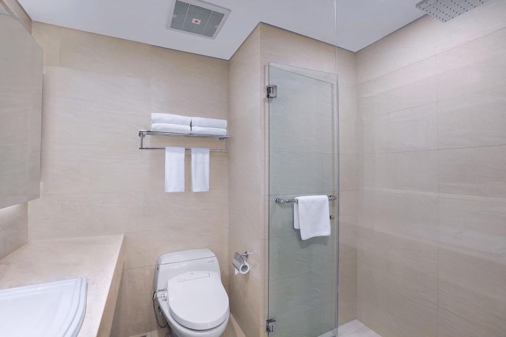 Atria Hotel Gading Serpong 70/72