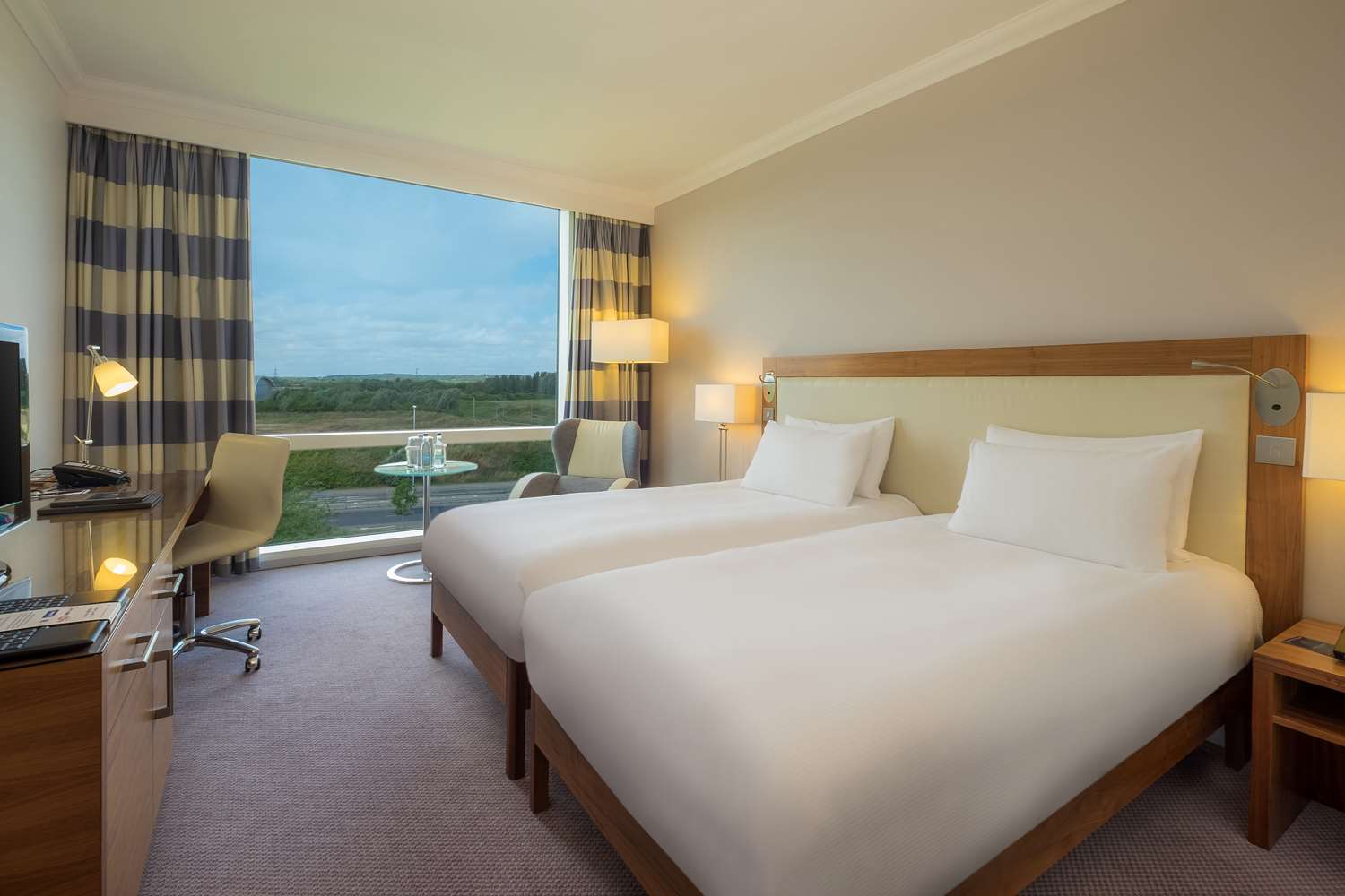 غرفة بسريرين منفصلين، Hilton Reading Hotel 2/6