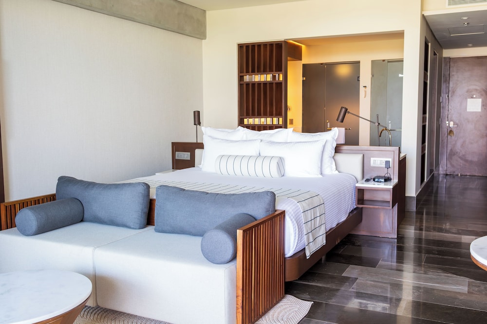 Preferred Club, Swim Out, Junior Suite, King Bed