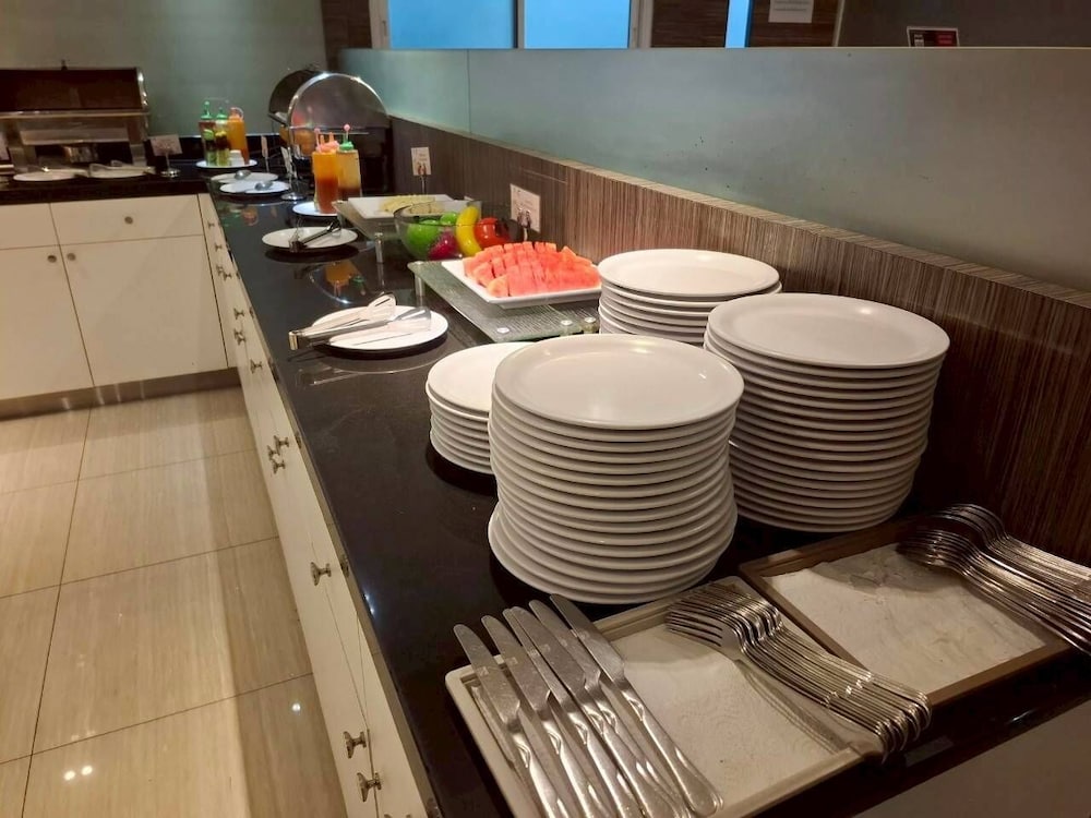 Crystal Suites Suvarnabhumi Airport 50/63