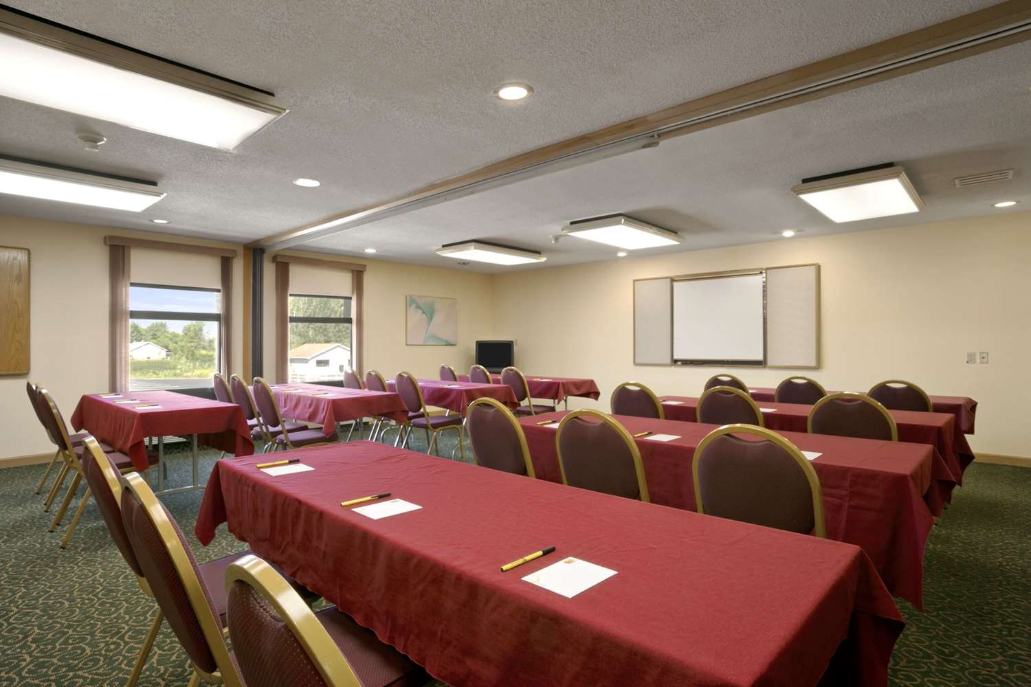Super 8 by Wyndham Columbia City 15/19