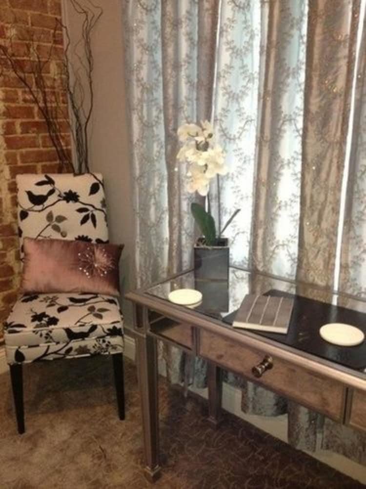 Hamilton House Inn 10/28