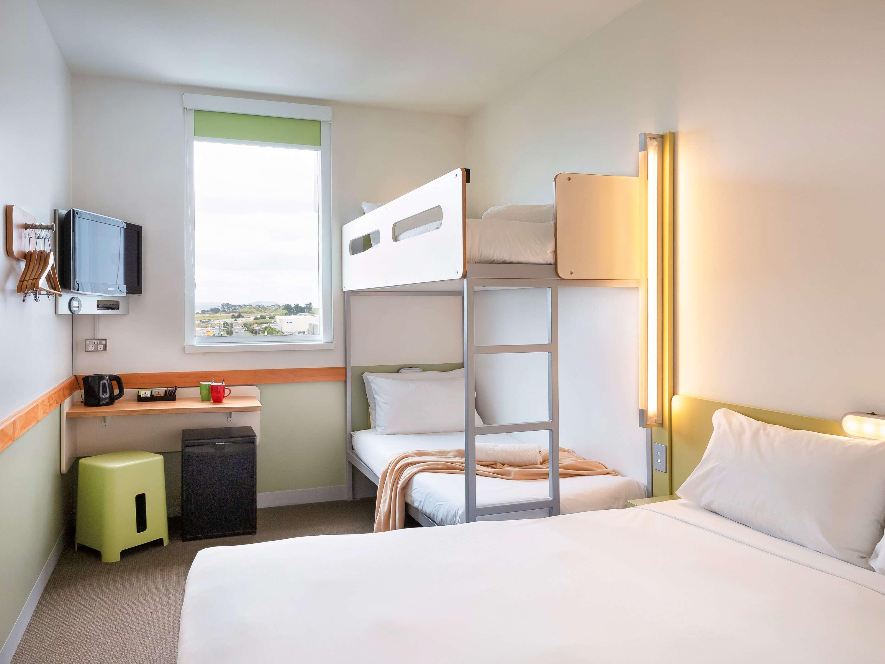 FAMILY, TWIN BEDS, BUNK BEDS