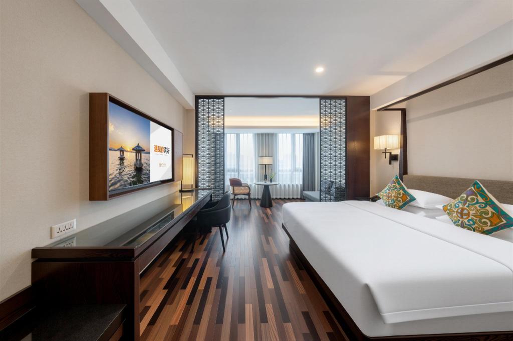 Four Seasons, King Bed