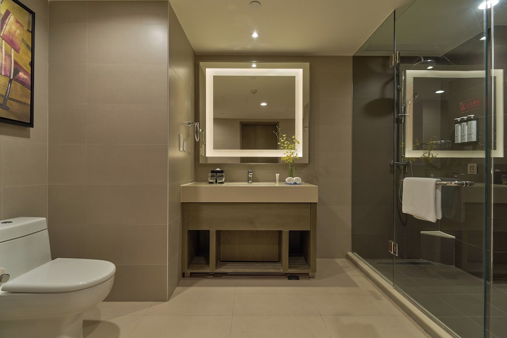 Hyatt House Shenzhen Airport 69/70