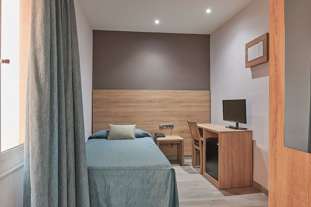 Ramblas Hotel 30/75