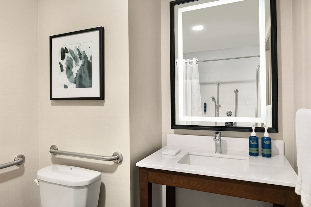 Four Points by Sheraton Penticton at the Convention Centre 43/44