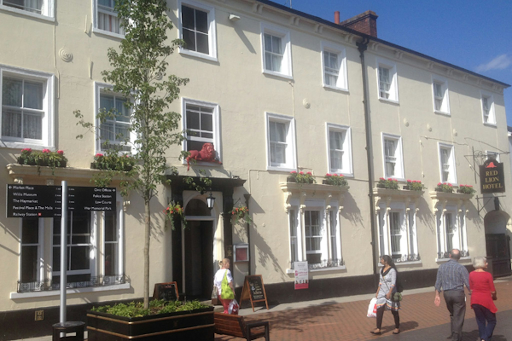 Red Lion Hotel 2/35