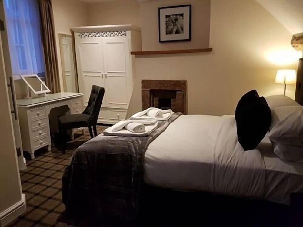 The Lion Hotel 5/42