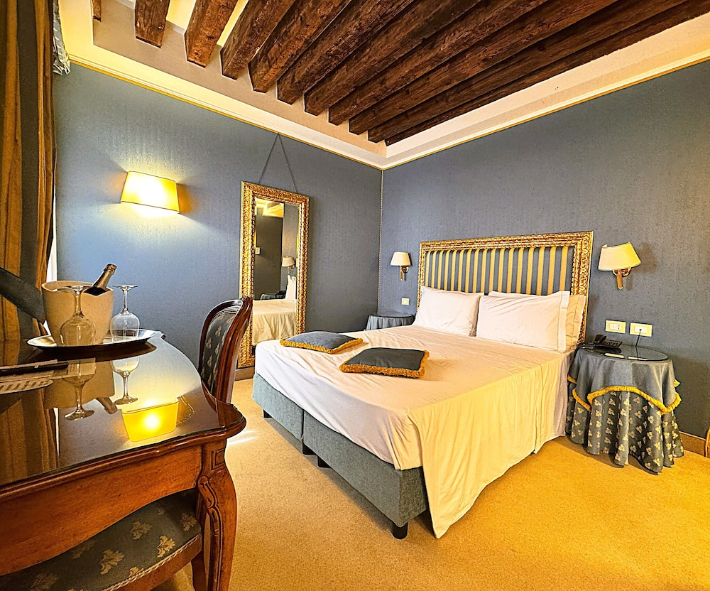 SUPERIOR, DOUBLE OR TWIN BED