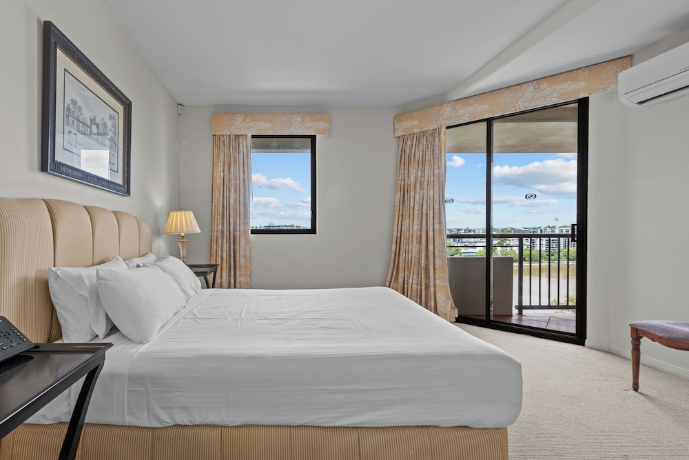 The Oasis Apartments 12/66