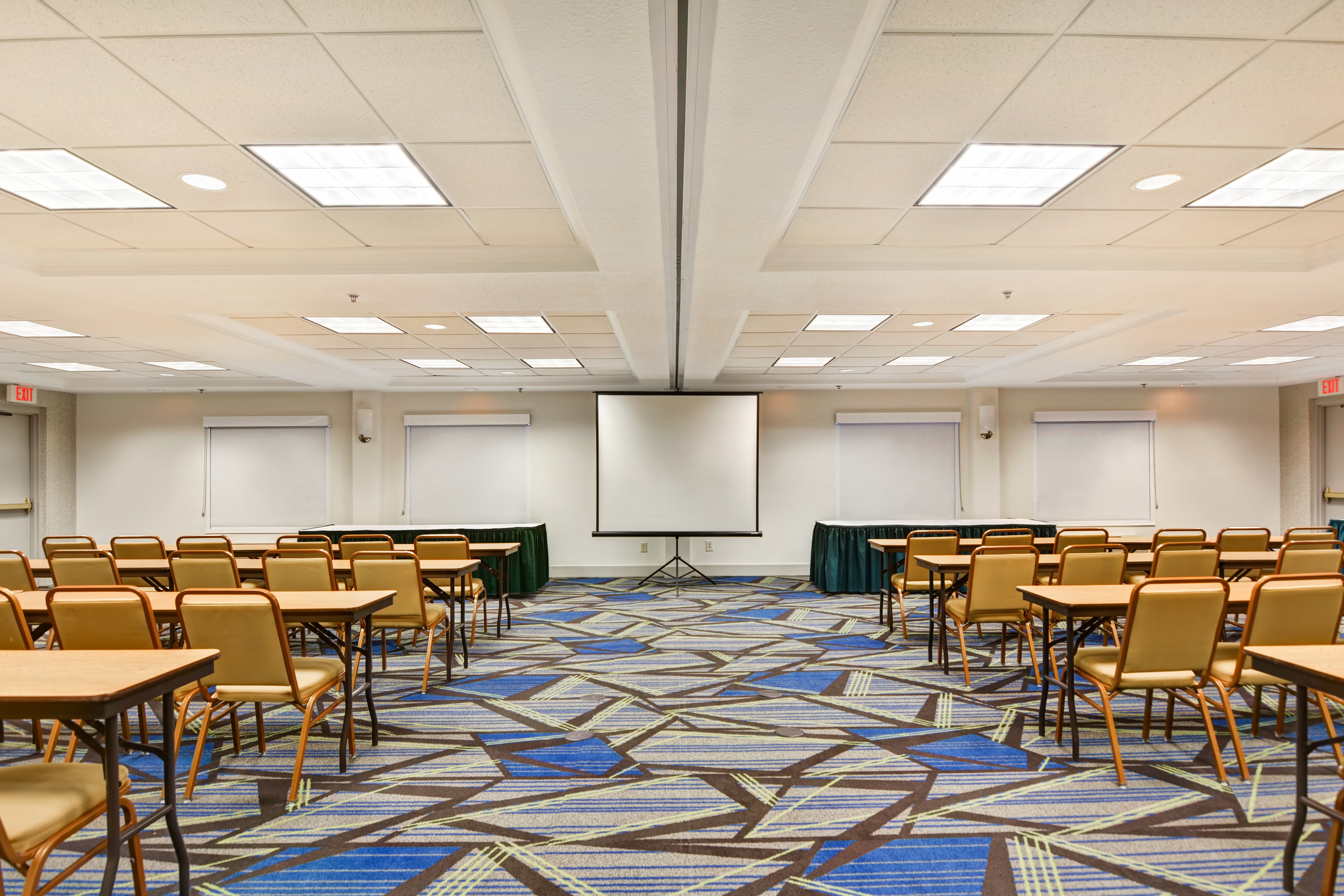 Holiday Inn Express Hotel and Suites Milwaukee-New Berlin 68/70