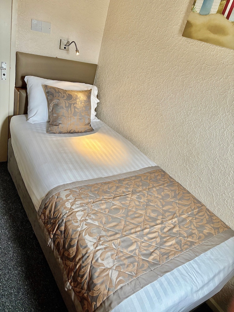 ROOM, SINGLE