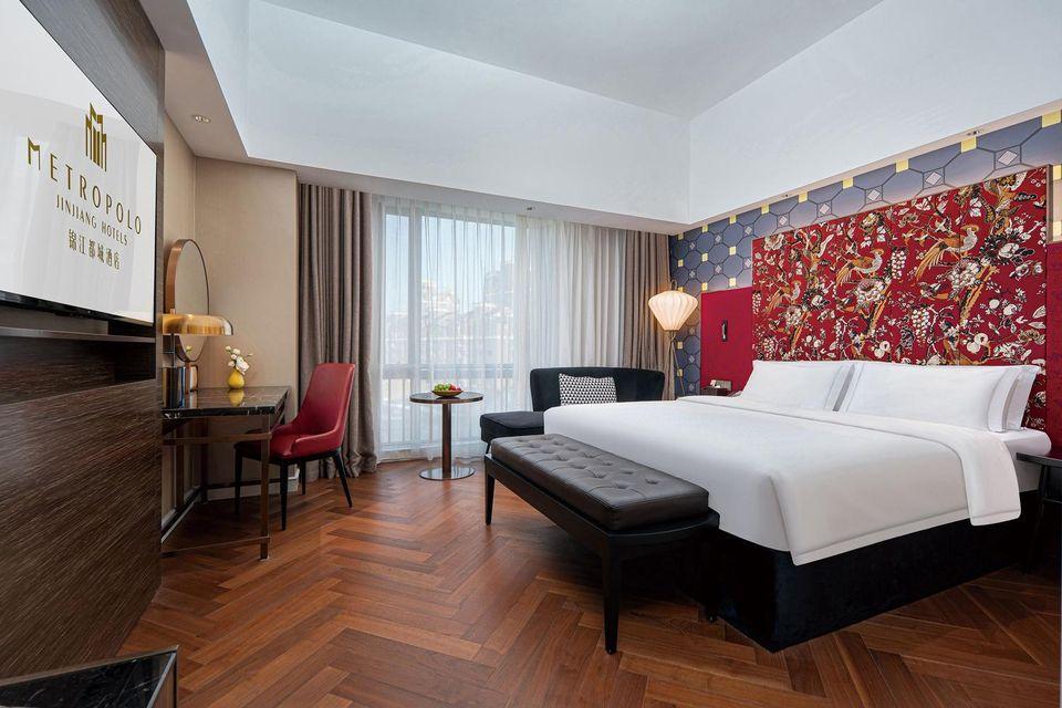 Business, Queen Bed