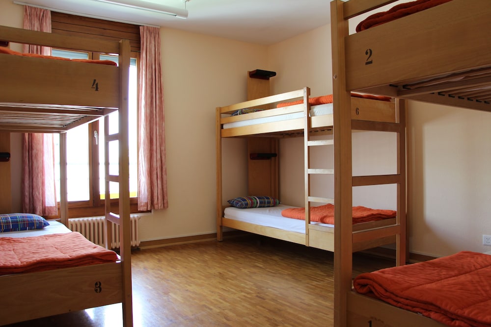 Geneva Hostel 25/70