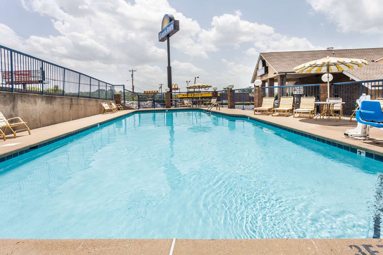 Days Inn by Wyndham Nashville North Opryland Area 18/21
