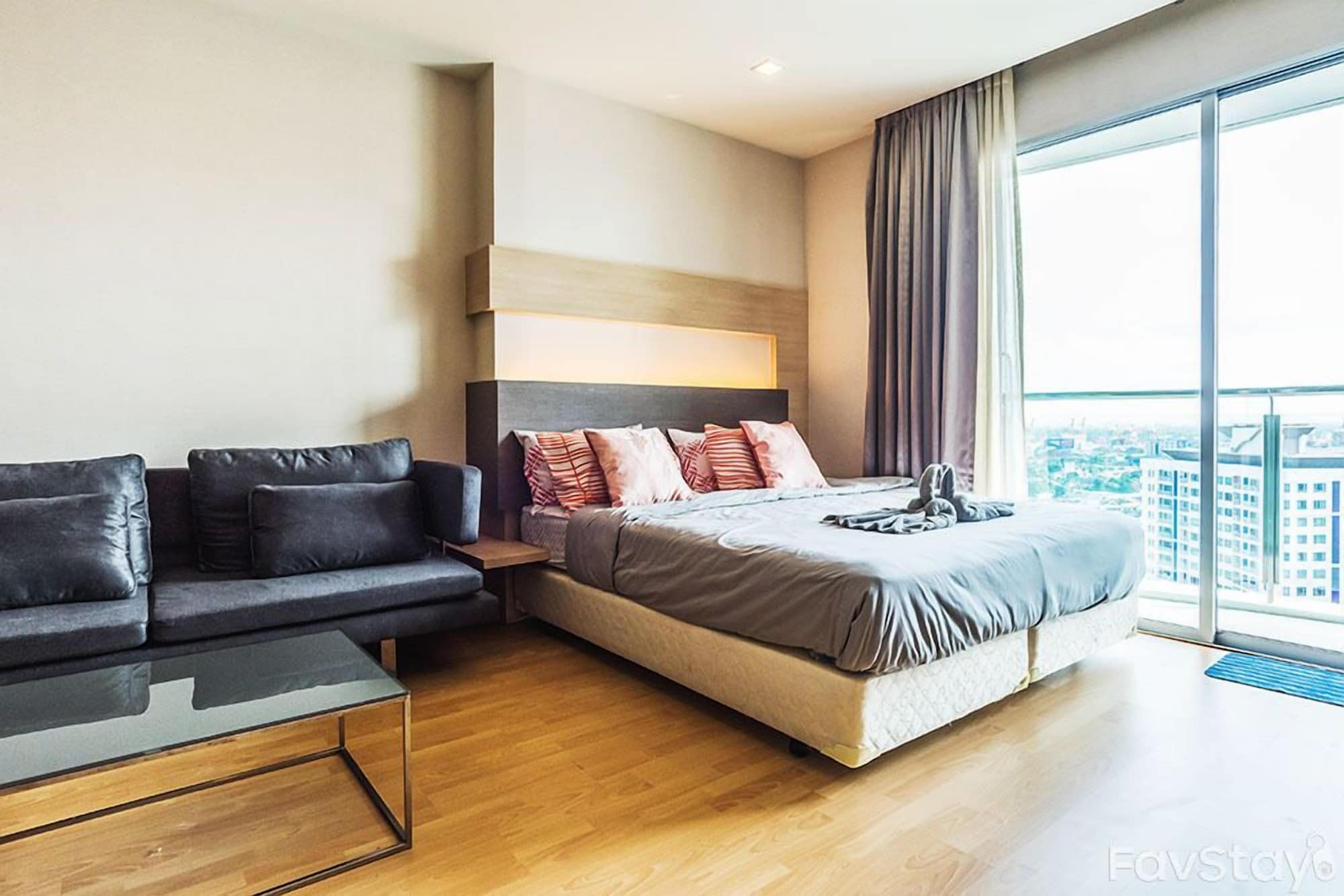 DELUXE, STUDIO, SUITE, CITY VIEW