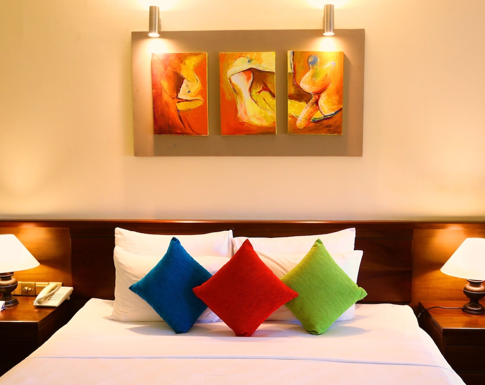 The Palms Hotel 25/50