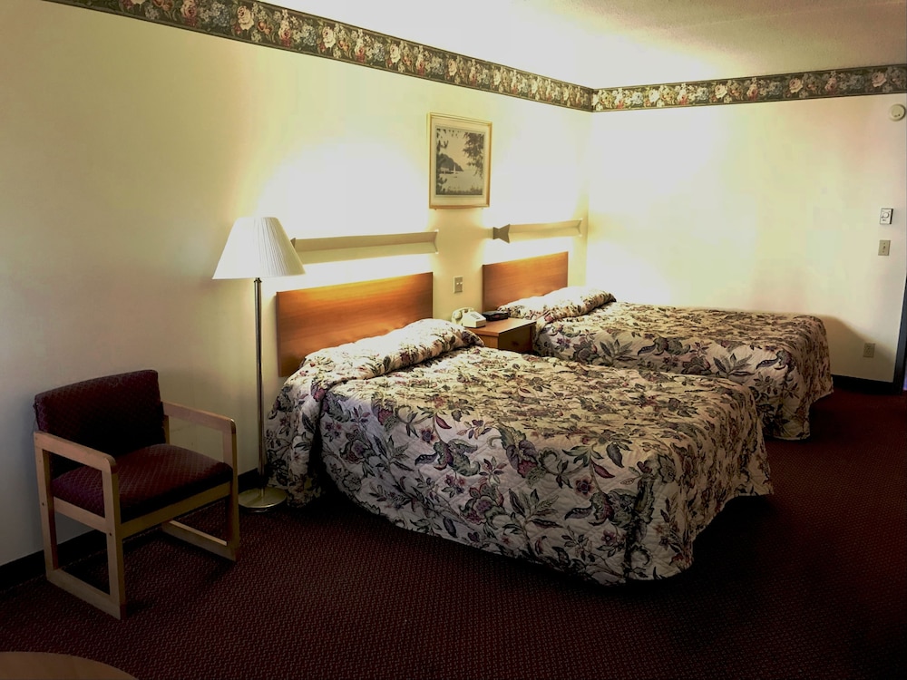 Adirondack Efficiencies Ex Econo Lodge Watertown 11/43