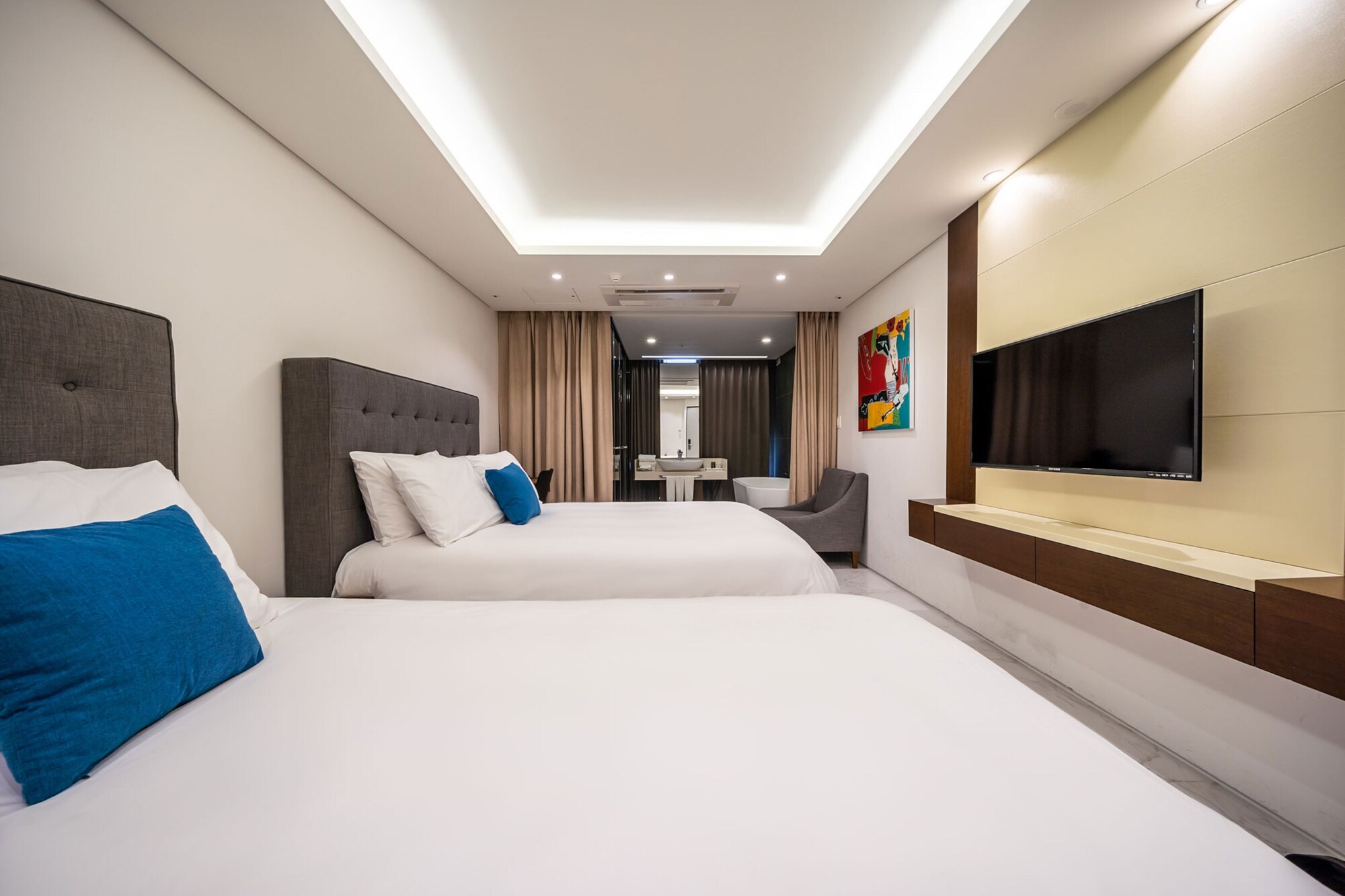 City, Superior, Family, 1 Double and 1 Single Bed, Bathtub