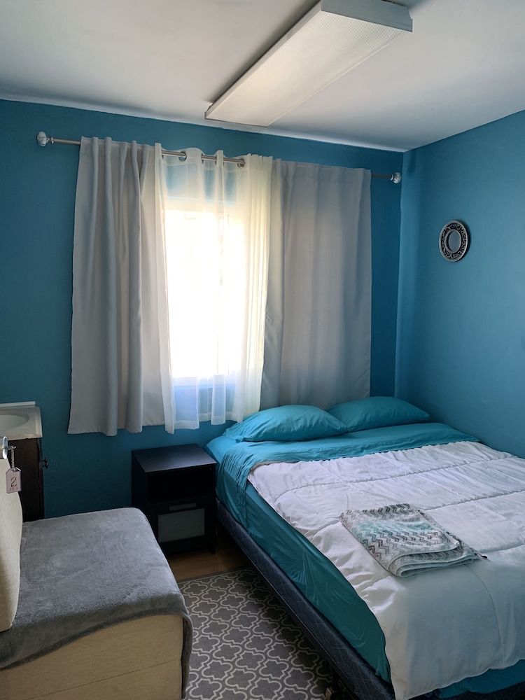 LAX Guest House 10/36