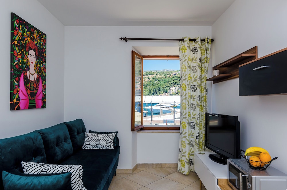 ORKA APARTMENTS 40/75