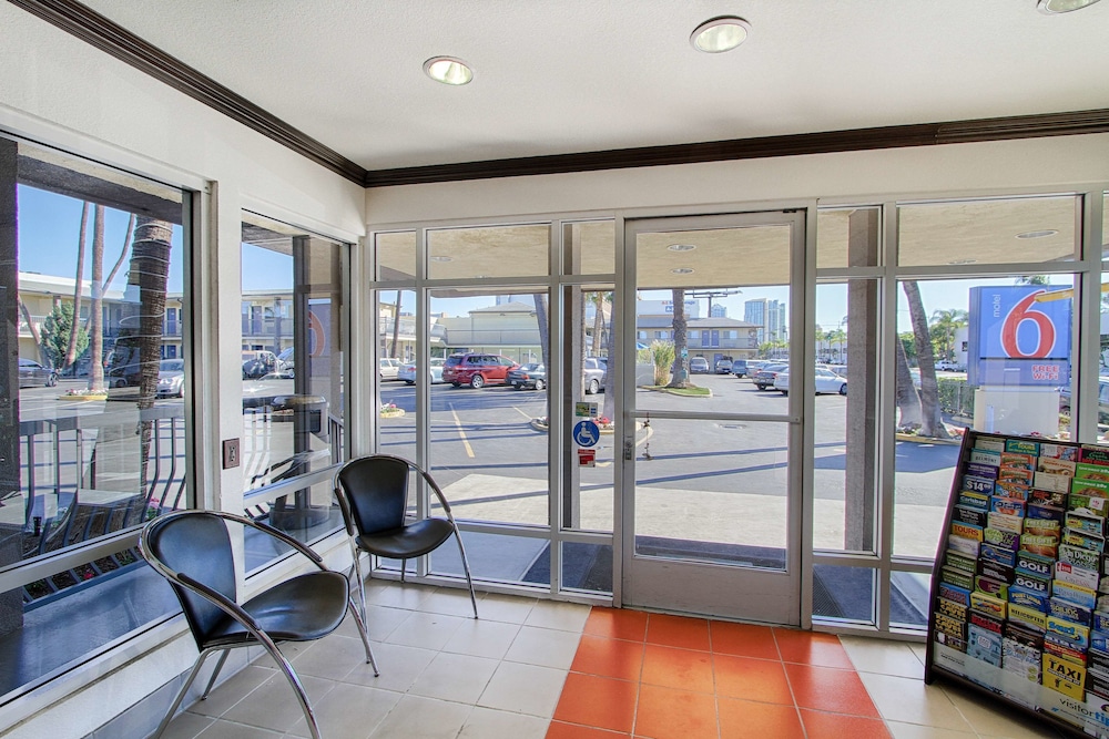 Motel6 San Diego, CA - Airport - Harbor 41/56