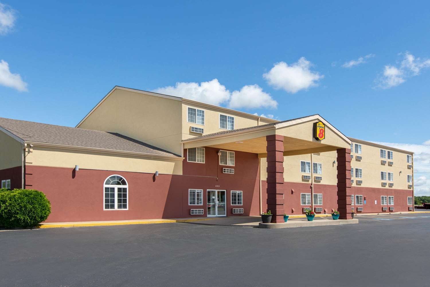 Super 8 by Wyndham Ottawa 4/26