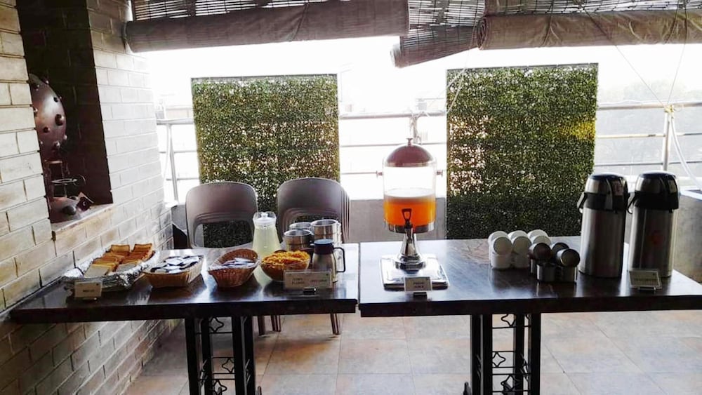 HOTEL ROOPA 56/63