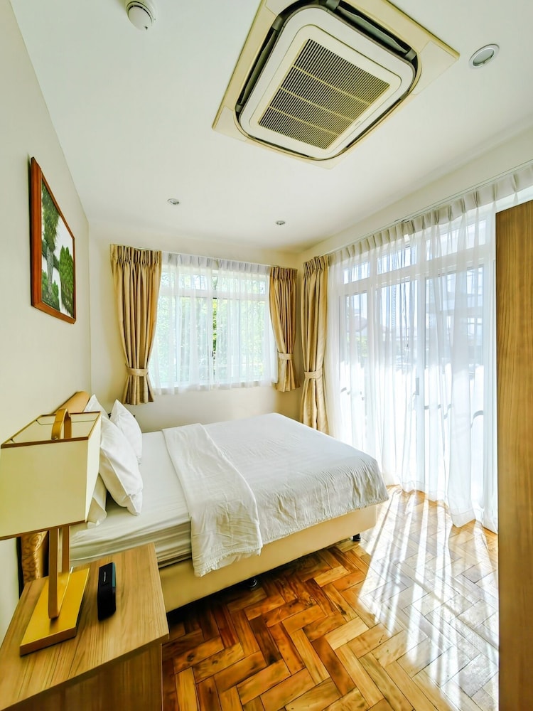 Awesome Hotel 23/64