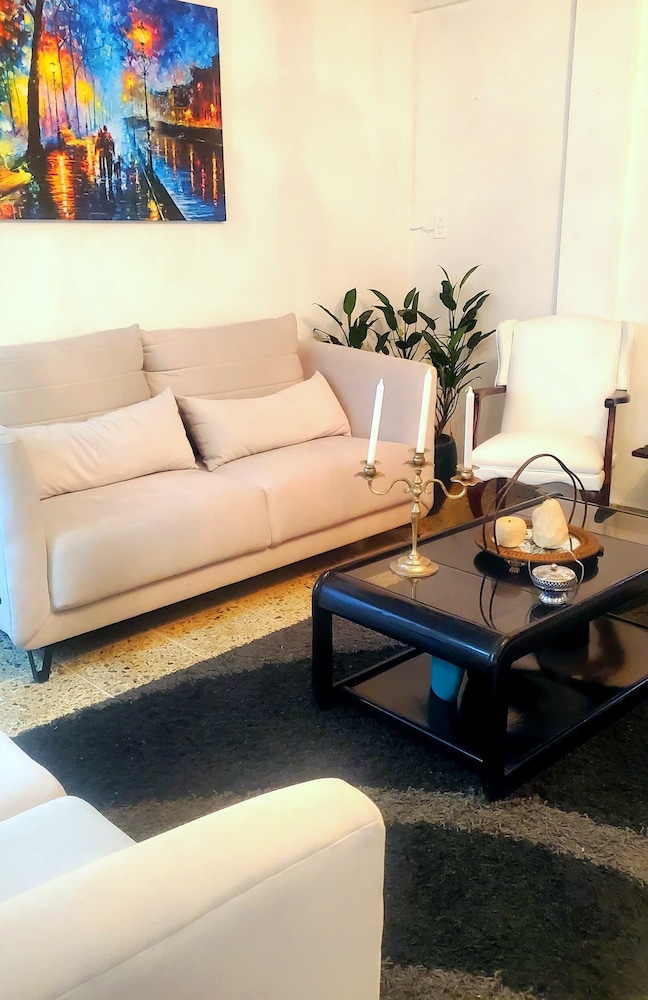 Alojamiento El Salvador Guest House 30/50