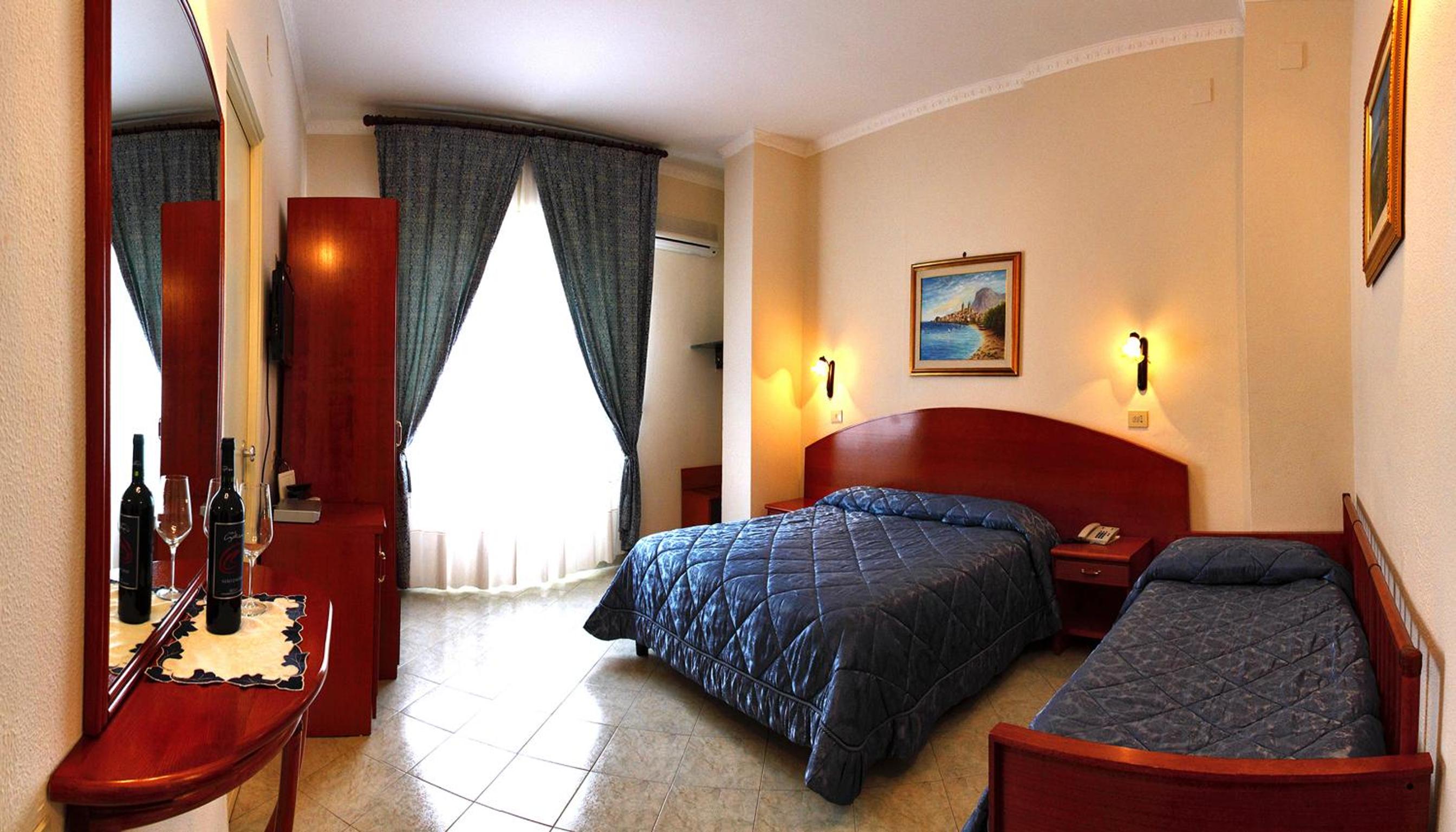 ROOM, TRIPLE