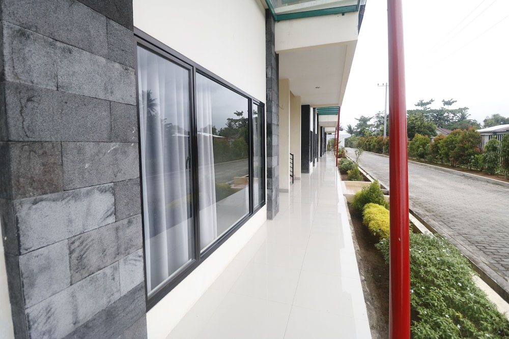 Reddoorz Plus Near Kualanamu Airport 27/29