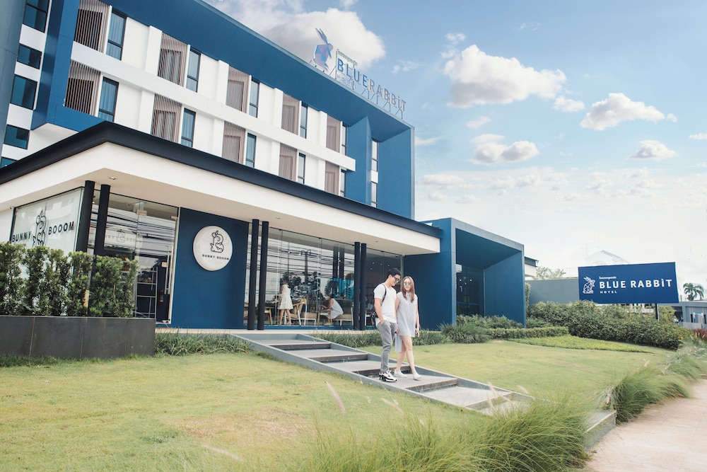 Blue Rabbit Hotel 50/57