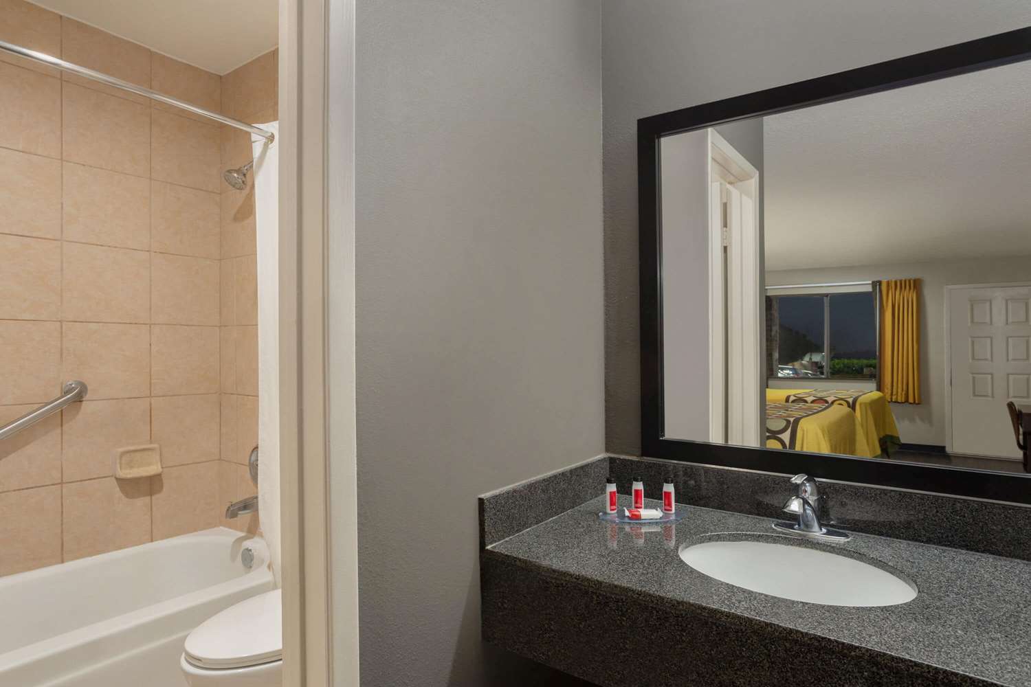Super 8 by Wyndham Universal City 53/55