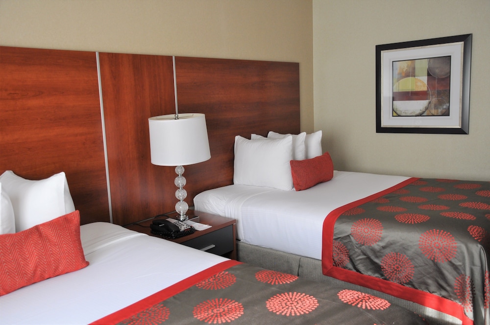 Ramada By Wyndham Staten Island 12/38