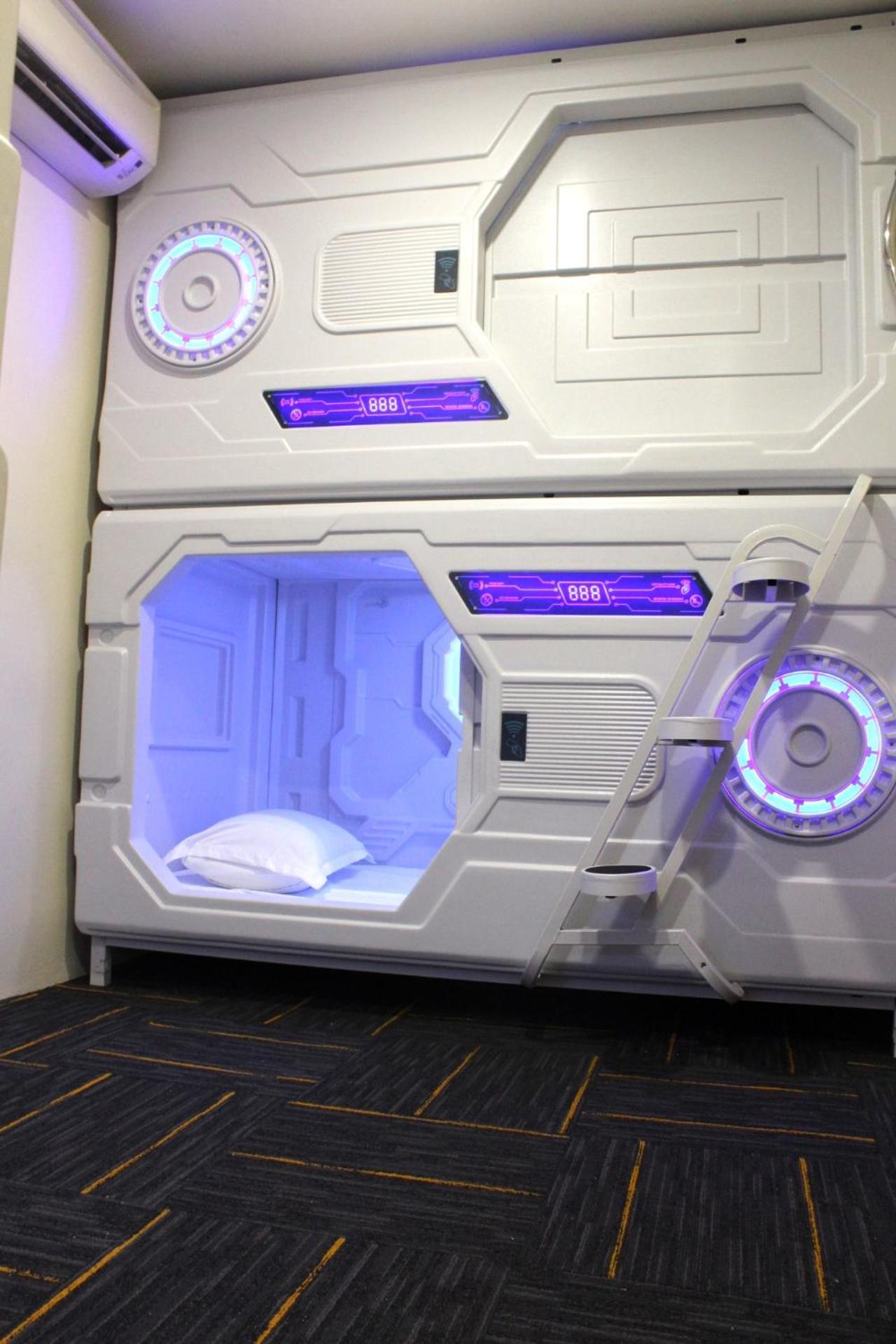 Capsule, Male Dorm, Single Bed