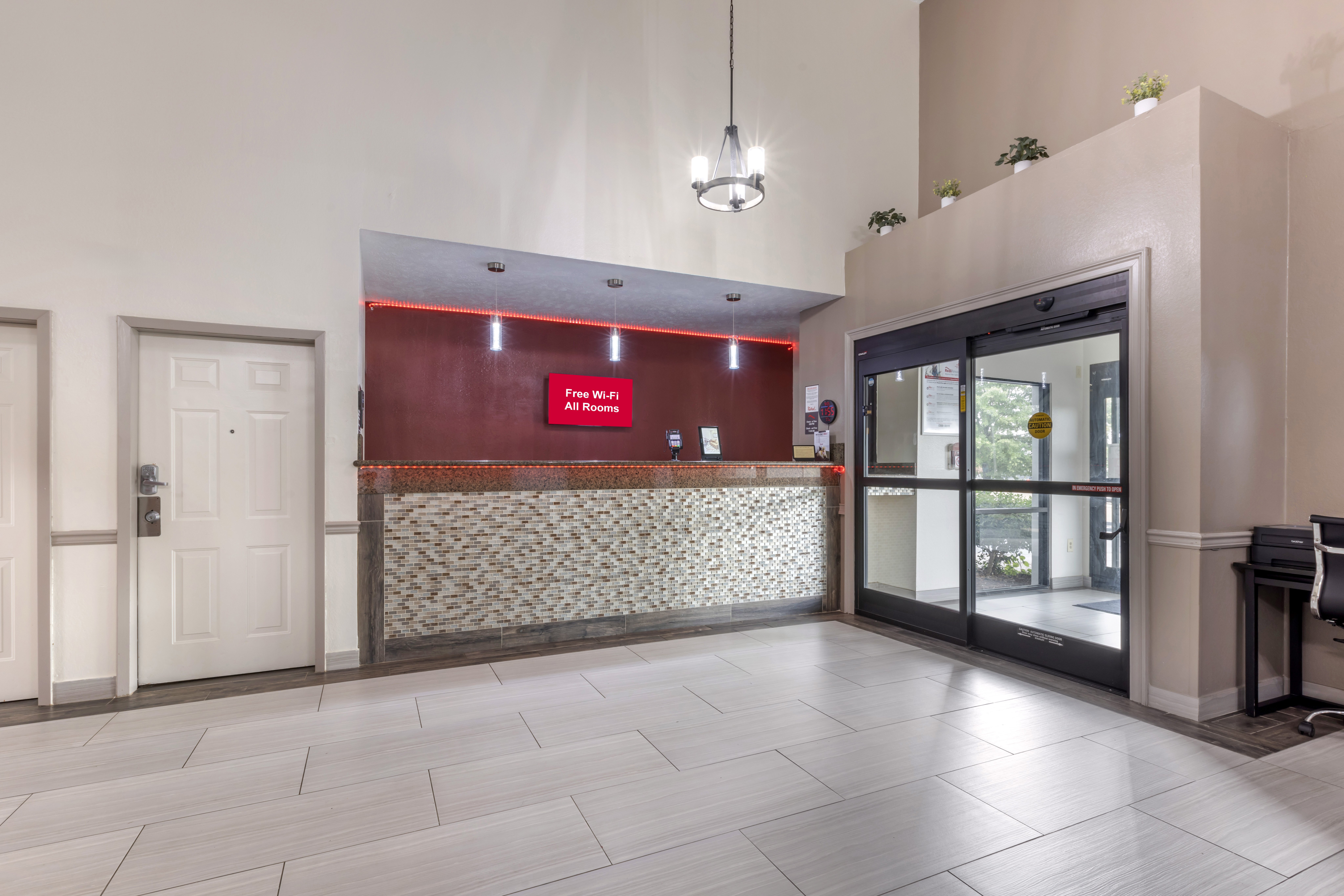 Red Roof Inn & Suites Clinton 8/37